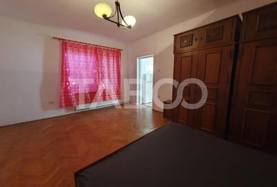 Casa de inchiriat cu 4 camere renovata in 2025 gradina si beci - 1