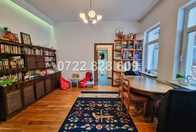 Casă cu 5 camere cu Teren 100 Mp în Central