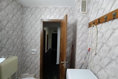 Apartament cu 3 camere situat in Tractorul - 11