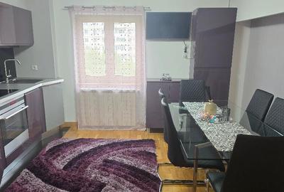 Inchiriez apartament 2 camere decomandat in Deva, zona Spital, et 3 - 1