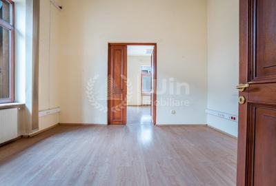 Casă individuală cu 12 camere cu Canalizare în Central - 6