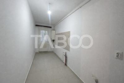 Garsoniere decomandata Zona Vasile Aron in bloc izolat termic - 2