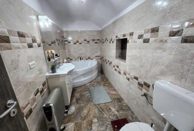 Casă cu 4 camere cu Teren 560 Mp în Central - 9