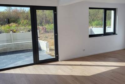 Casă cu 5 camere cu Teren 550 Mp în Priseaca - 9