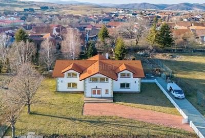 Casă individuală cu 6 camere în Tohanu Nou