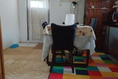 Casă cu 5 camere cu Canalizare în Central - 10