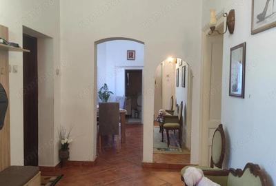 Casa cu 4 camere de vanzare in zona centrala Louis Pasteur, Oradea - 1