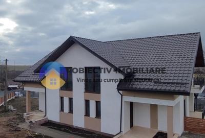 Duplex cu 4 camere cu Canalizare în Ciritei - 1