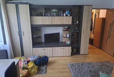 Apartament cu 3 camere, etaj 1/4, zona Alexandru Cel Bun - 2