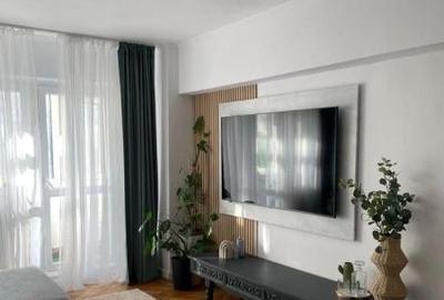 Apartament cu 3 camere semidecomandat, mobilat în Victoriei