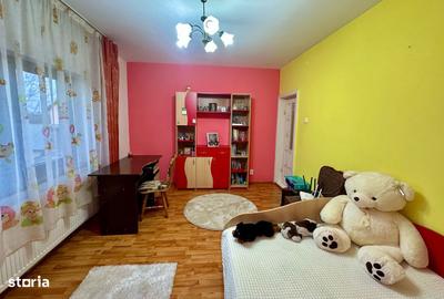 Casă cu 6 camere cu Teren 1382 Mp în Central - 4