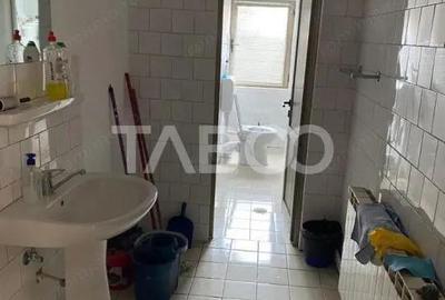 Spatiu comercial central de vanzare 55 mp utili supravegheat video - 2