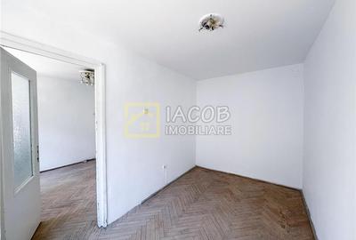 Apartament cu 3 camere nedecomandat în 9 Mai - 2