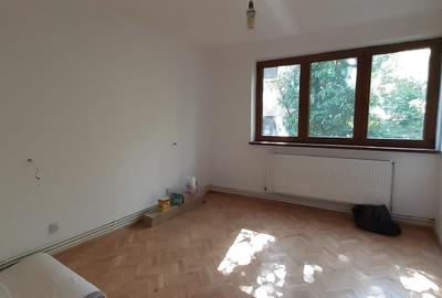 Apartament cu 2 camere semidecomandat în Primăverii