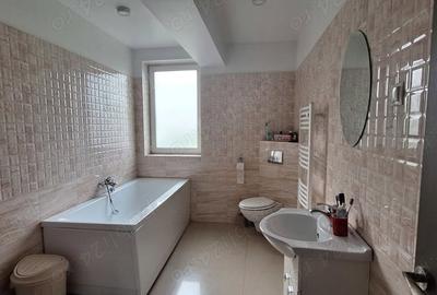 Casă cu 5 camere cu Teren 2500 Mp în Iris