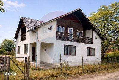 Casă cu 3 camere cu Teren 1723 Mp în Central