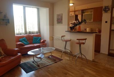 Apartament cu 2 camere semidecomandat, mobilat în Universitate