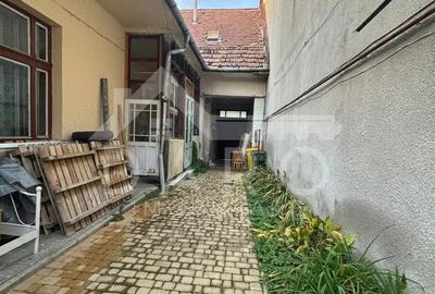 Casa primitoare, aproape de centru Str. Spitalul Vechi - 10