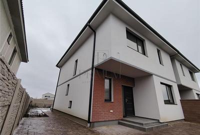Duplex cu 5 camere cu Canalizare în Moșnița Nouă - 1