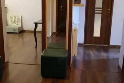 Apartament cu 3 camere decomandat, mobilat în Central