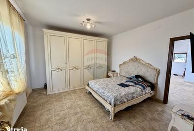 Casă cu 5 camere cu Teren 3400 Mp în Garoafa - 3