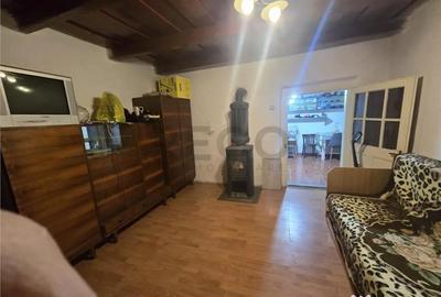 Casă cu 2 camere cu Teren 2685 Mp în Tăut - 3