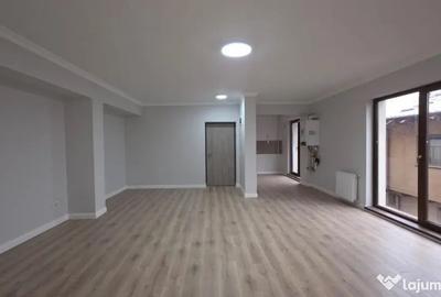 Apartament cu 3 camere semidecomandat în Dămăroaia - 1