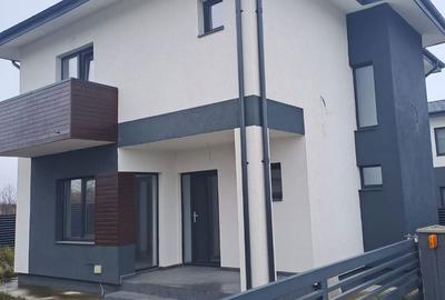 Casă cu 4 camere cu Teren 350 Mp în Frumoasa