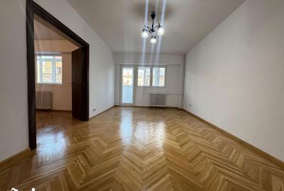 Apartament cu 3 camere semidecomandat în Dorobanți
