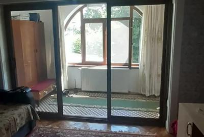 Sinaia,doua proprietati garsoniera in curte si apartament in vila zona Peles str.Furnica - 1