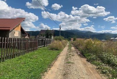 Lot de casa zona Cristian (suprafata 1000mp)