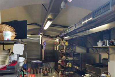 Spațiu comercial, de 214 mp, în Central - 11