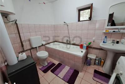 Casă cu 4 camere cu Teren 1439 Mp în Central - 11