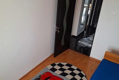 Inchiriez apartament 3 camere - 2