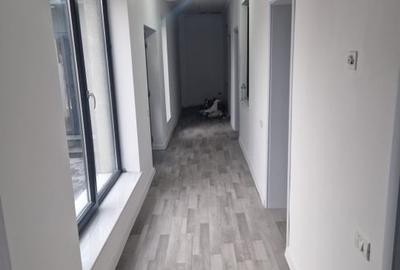 Casă individuală cu 3 camere cu Canalizare în Central - 2