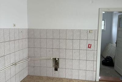 Casă cu 5 camere cu Teren 1000 Mp în Solovăstru - 7