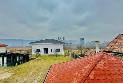 Vanzare 3 case + Teren 1400 mp-Garaj auto -zona Bontida - 1