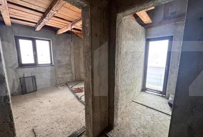 Casa la gri cu teren 1000mp cu priveli?te superba - Iazul Luizoaia - 2