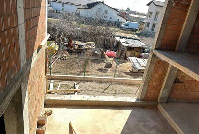 Casă cu 6 camere cu Teren 1600 Mp în Târgșoru Vechi - 3