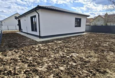 Casă cu 3 camere cu Teren 410 Mp în Șerbănești - 1