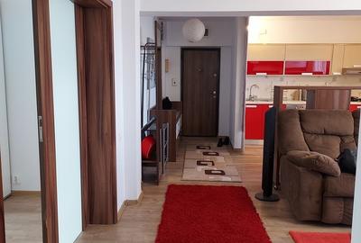 Apartament cu 4 camere decomandat în Central