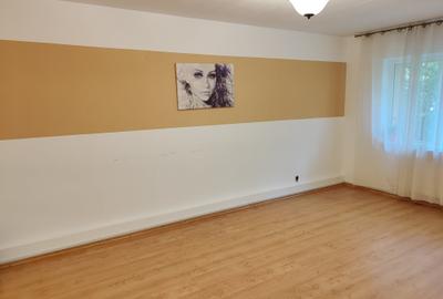 Apartament cu 3 camere decomandat în Astra - 1