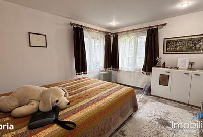 Casă cu 7 camere cu Teren 700 Mp în Petros - 2