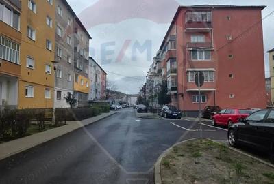 Apartament cu 2 camere decomandat în Vitrometan
