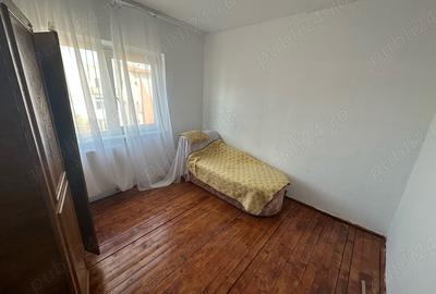 Apartament cu 3 camere semidecomandat în Central - 1