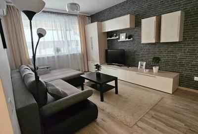 Apartament cu 2 camere decomandat în Apărătorii Patriei