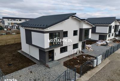 Casă cu 4 camere cu Teren 300 Mp în Central - 1