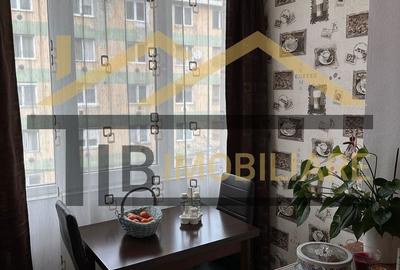 Apartament cu 2 camere semidecomandat, mobilat în 7 Noiembrie - 8