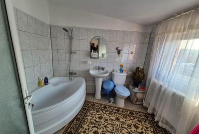 Casă cu 5 camere cu Canalizare în Chercea - 9