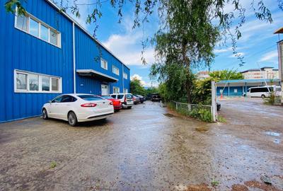 Spațiu comercial, de 1,000 mp, în Baza 3 - 2